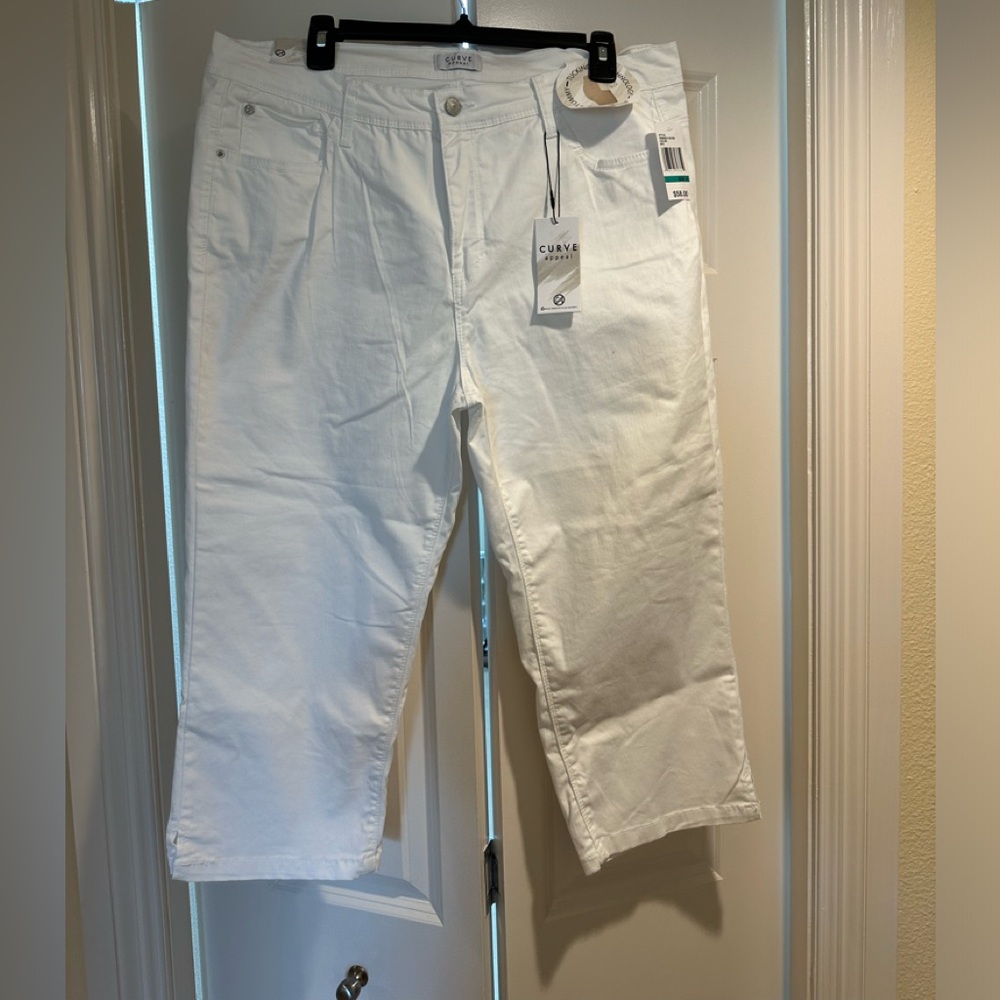 Curve Appeal white capri jeans US16🌸